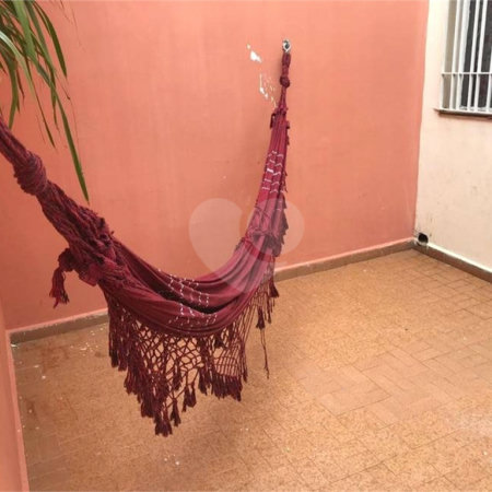 Casa com 202m² , 4 dormitórios , sendo 1 suíte , 3 vagas de garagem.