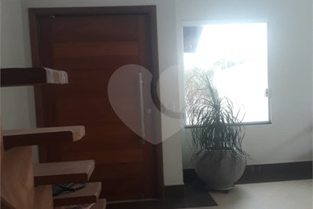 Sobrado à Venda no Condomínio Picollo Villagio com mobilha