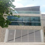3 dormitórios, 2 suítes, banheiro, sala, cozinha ampla e 2 vagas de garagem