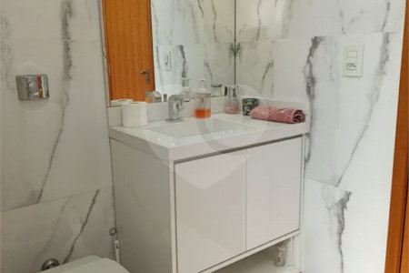 Sobrado novo, com 250m², 3 quartos, sendo 1 suíte, 2 garagens, à venda na Vila Prudente