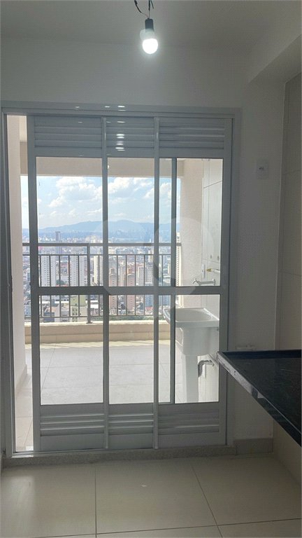 Apartamento á venda no 31o. andar com 126,53m2 COM VISTA PANORÂMICA PERMANENTE para a SERRA DA CANTAREIRA E PAULISTA, com 3 suítes e 2 vagas, Condomínio Clube,próximo do metro Brás. Estuda Proposta