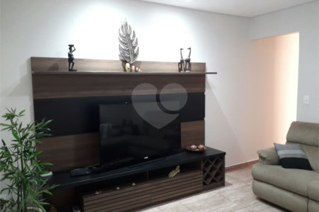 Sobrado á venda 222m² 3 quartos na região do metrô Guilhermina Esperança, Penha