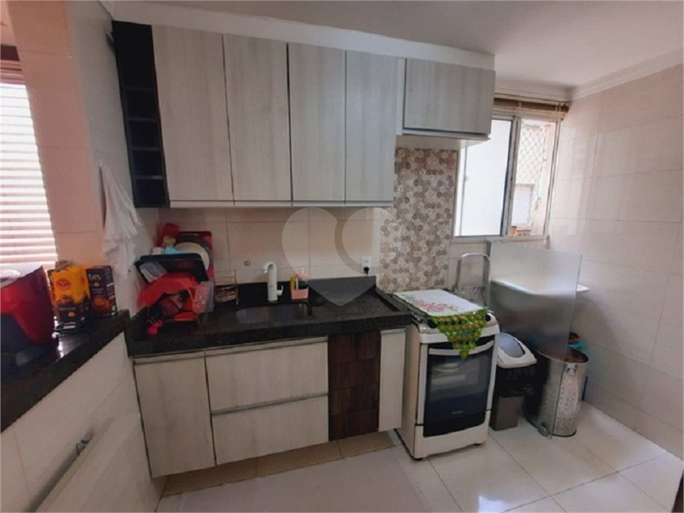 Apartamento no Condomínio Monte Azul .