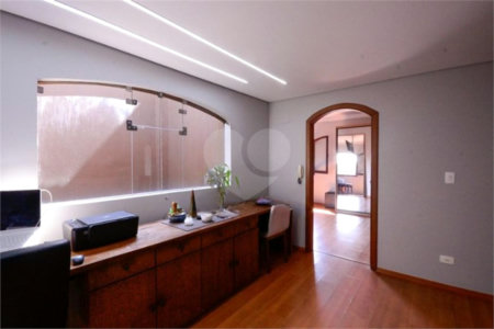 Casa com 4 Dormitórios sendo 1 suíte, com 3 Vagas