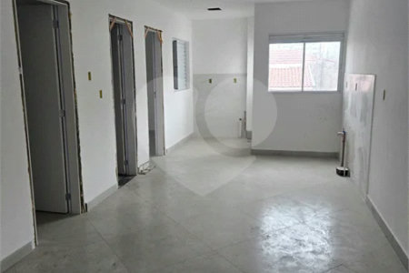 Apartamento com 48m², distribuídos em 2 dormitórios, sala, cozinha e 1 banheiro.