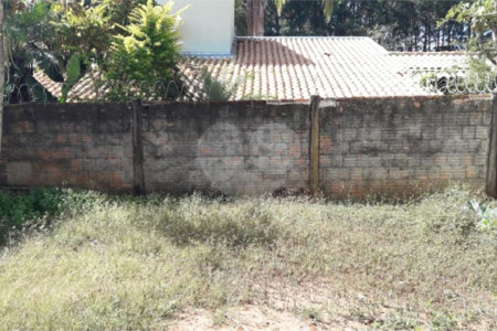 Casa térrea no Condomínio Samambaia.