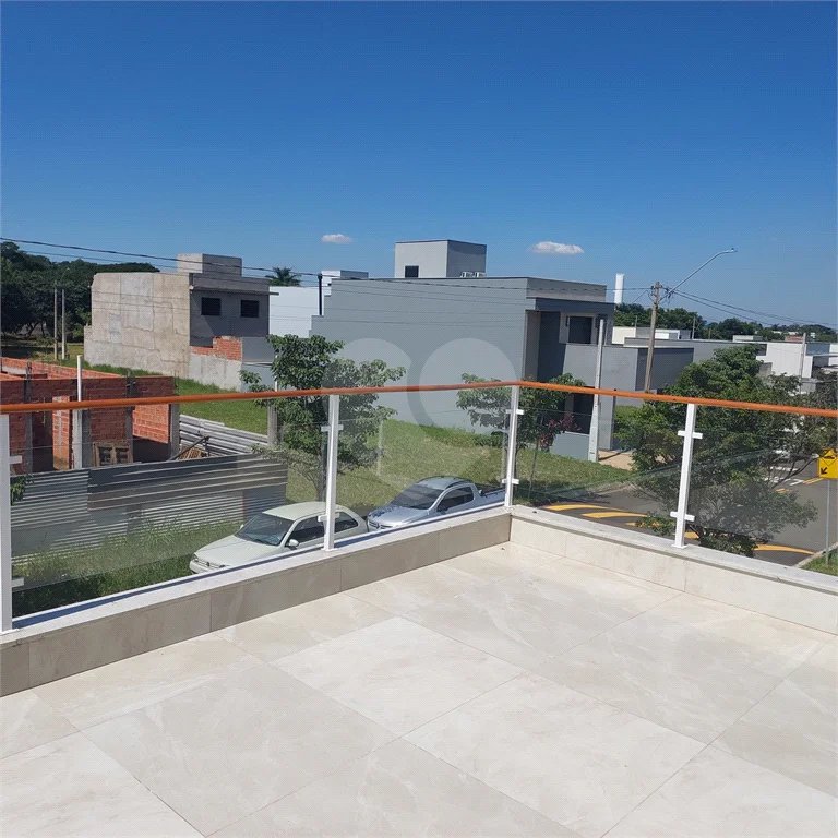 Sobrado recém-construído com 3 dormitórios em condomínio fechado em Piracicaba-SP.