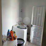 Sobrado com 14 metros de frente , na Região do Jardim Guapira , próximo ao Clube Guapira com 5 dormitórios, sendo 3 suíte com armários embutidos ,banheiro social, Sala para 2 ambientes, escritório com banheiro .cozinha ampla com armários, área de serviço ,dispensa, quintal com banheiro externo c