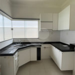 Vende-se casa no Village Damha II
