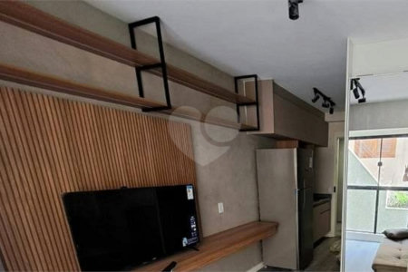 Studio de 35m2 à venda reformado com varanda na Vila Clementino