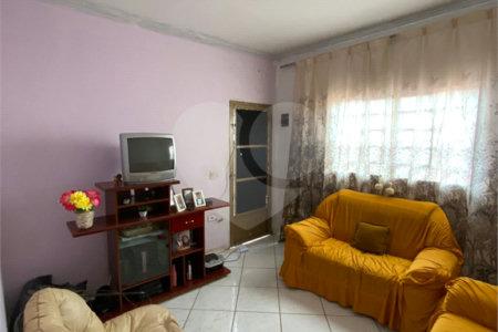 Casa Térrea com 2 dormitórios.