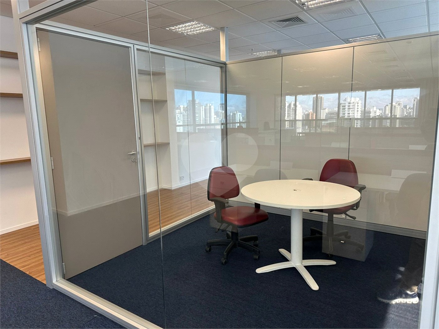 Conjunto comercial com 266m², 8 vagas, para locação no Brooklin