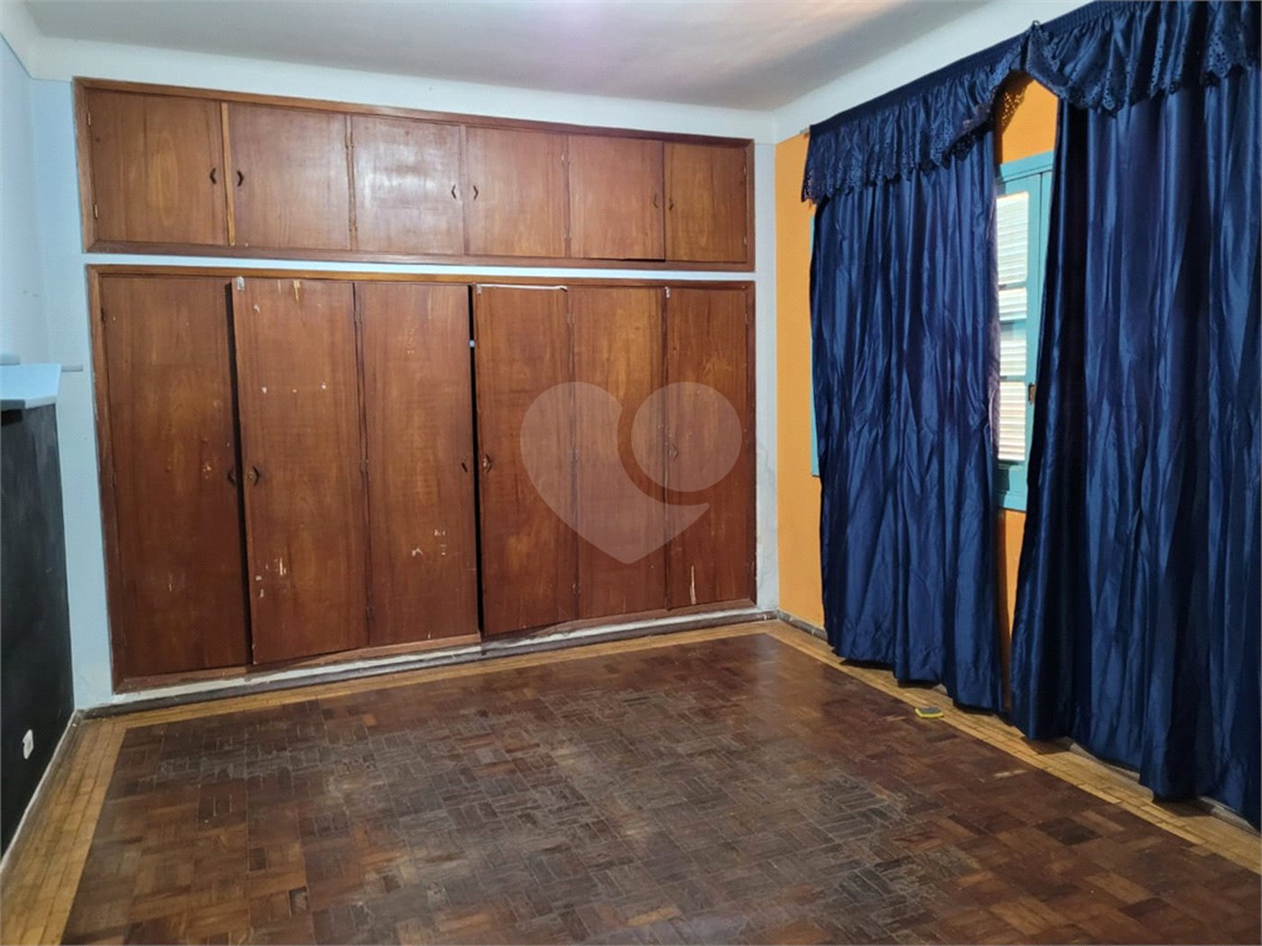 Casa Térrea com 3 dormitórios.