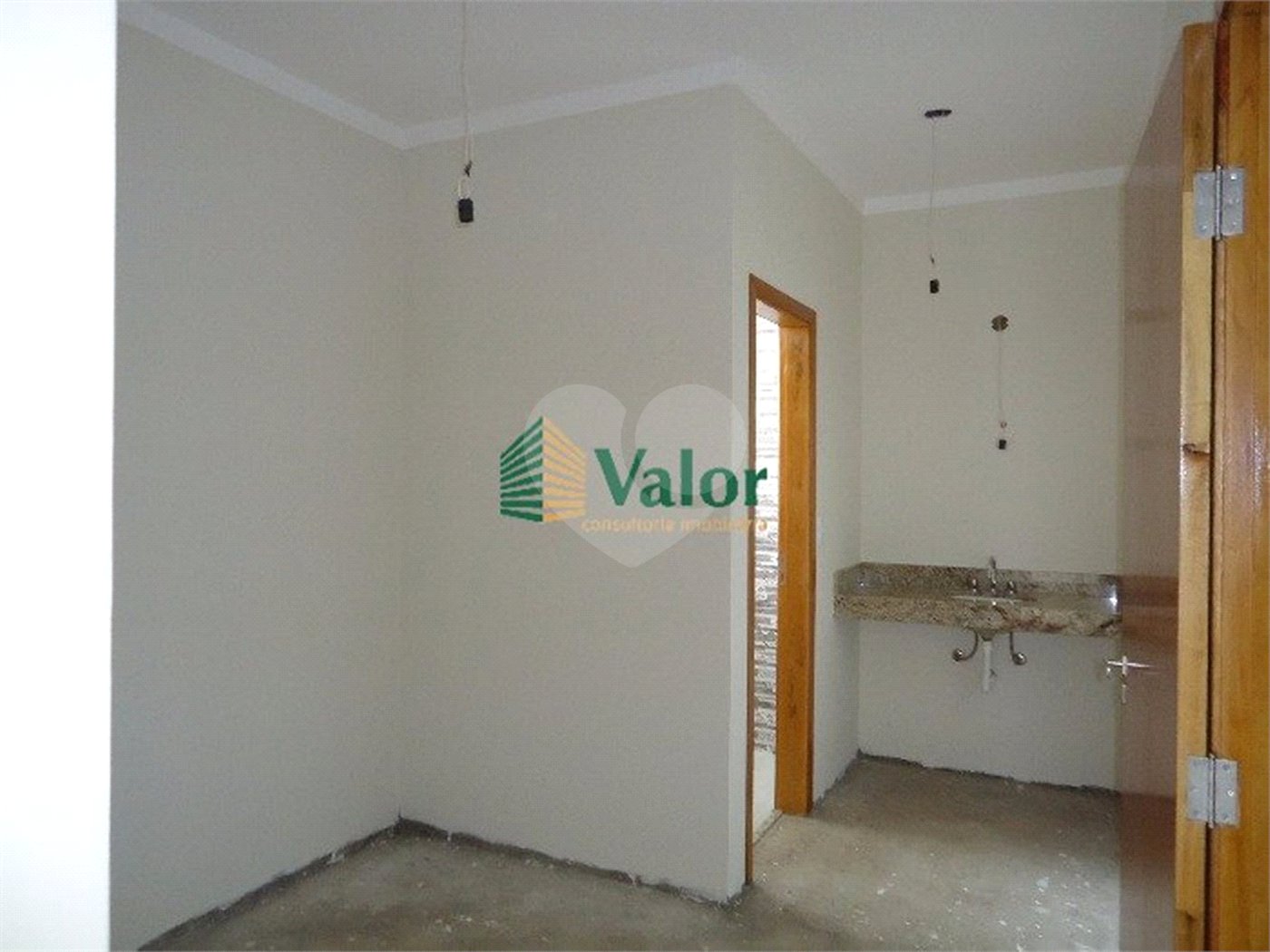 Casa no Condomínio Quebec, com 4 dormitórios, sendo 1 suíte.