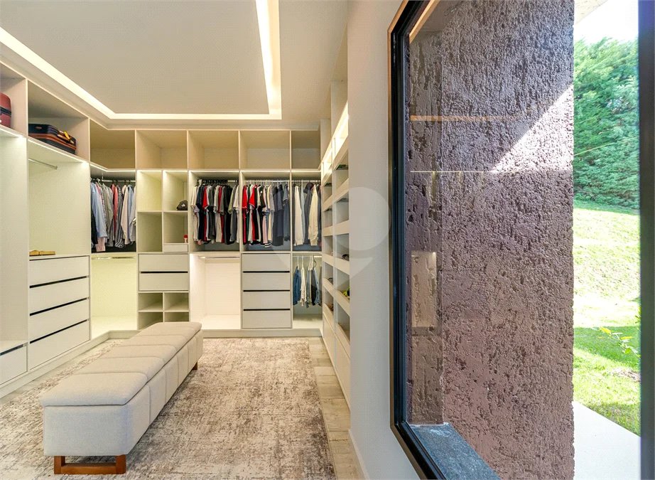 Casa à venda com 4 suítes no condomínio Vale da Santa Fé, Vinhedo - SP