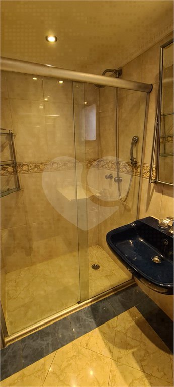 Apartamento para venda e locação de 130m² no Jardim Paulista com 2 suítes e 2 vagas.