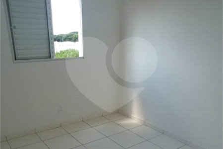 Apartamento no Condomínio Flor de Liz.