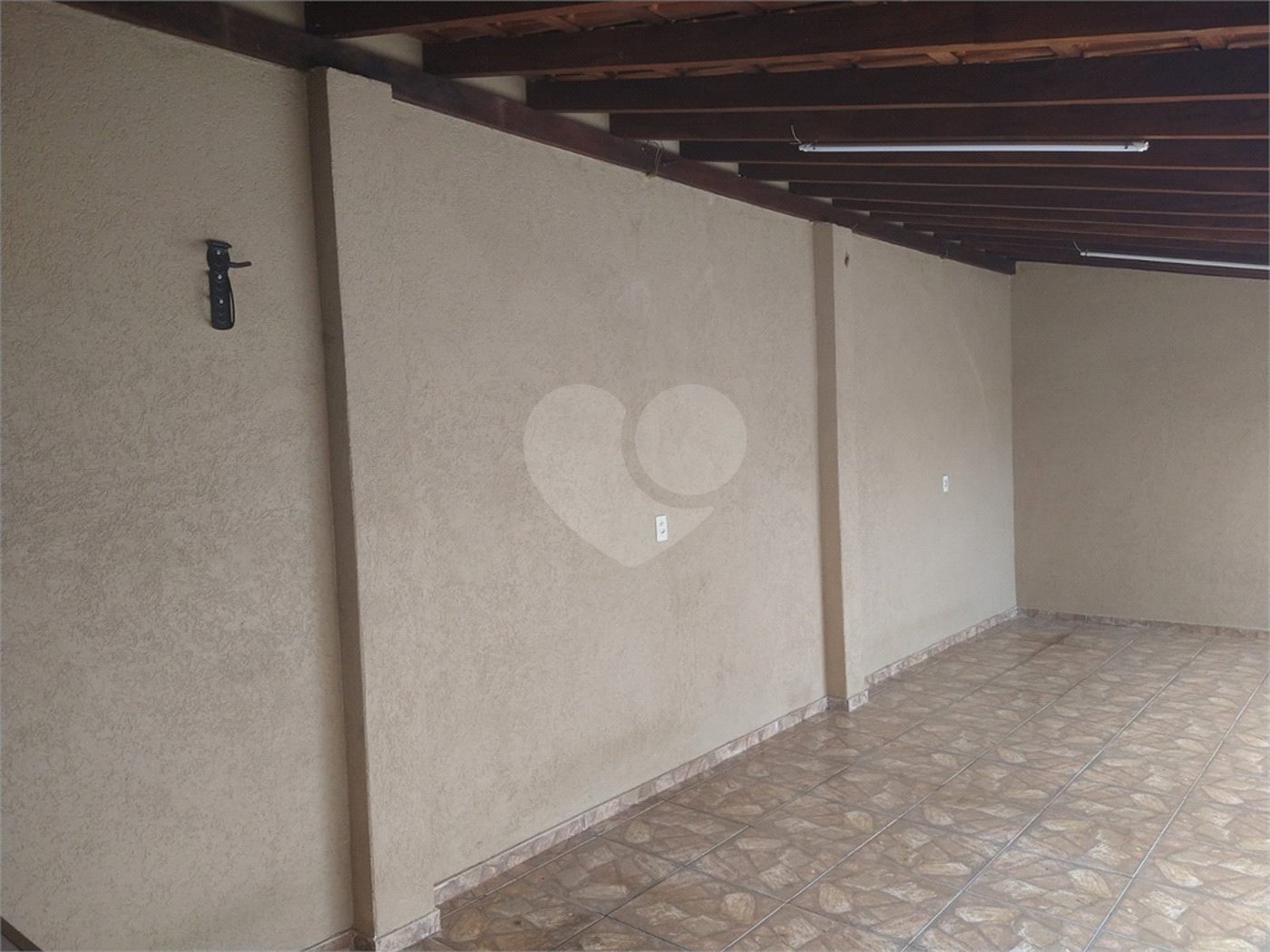 Casa Térrea com 2 dormitórios.