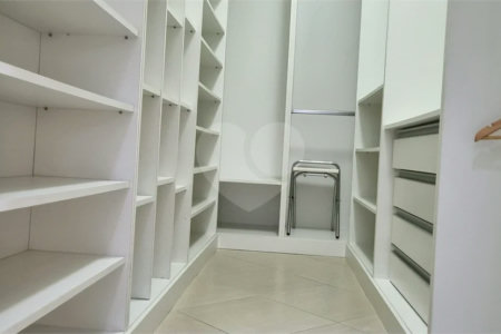 Lindo sobrado com 4 suites e piscina à venda, 365m², por R$ 2.450.000,00 no condomínio Villa Suiça, em Indaiatuba/SP.