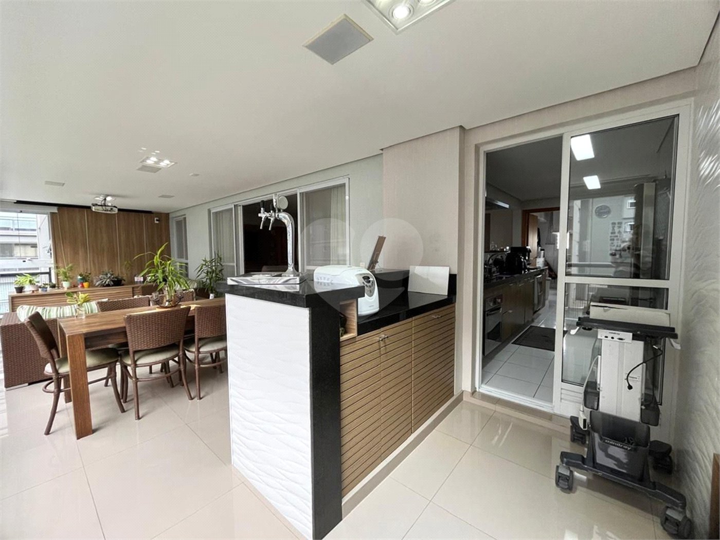 Apartamento á venda com 200m² - Bosque da Saúde