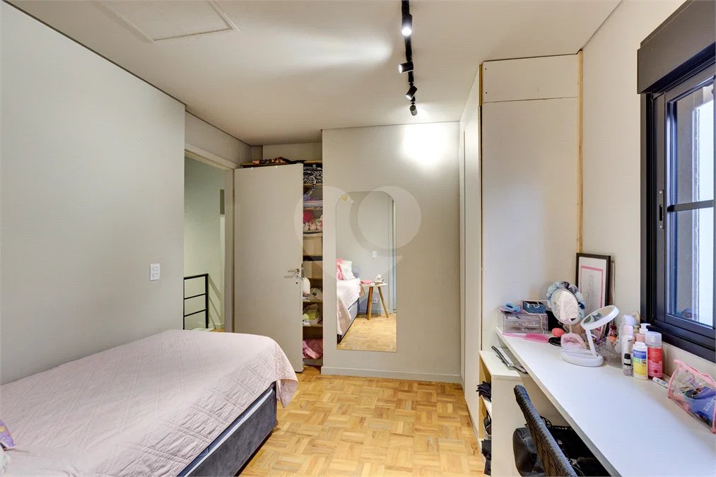 Casa de Vila à venda com 5 quartos, sendo 3 suítes, em Jardim Hípico, São Paulo, SP