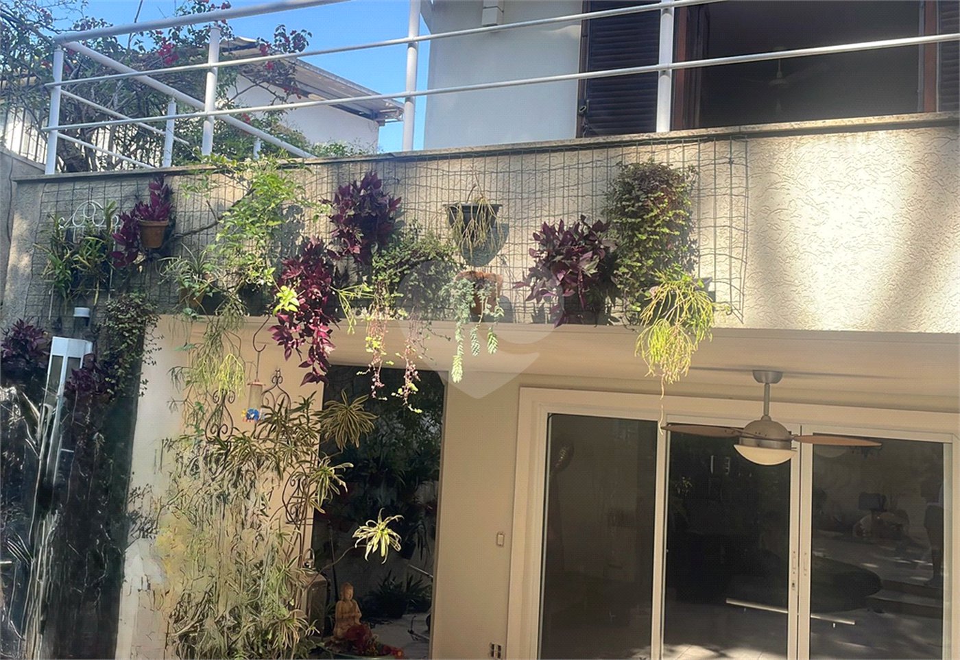 Sobrado à venda com 4 quartos, sendo 2 suítes,  em Chácara Monte Alegre, São Paulo, SP