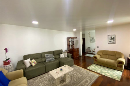Casa Térrea com 3 suítes, sendo 1 suíte master.
