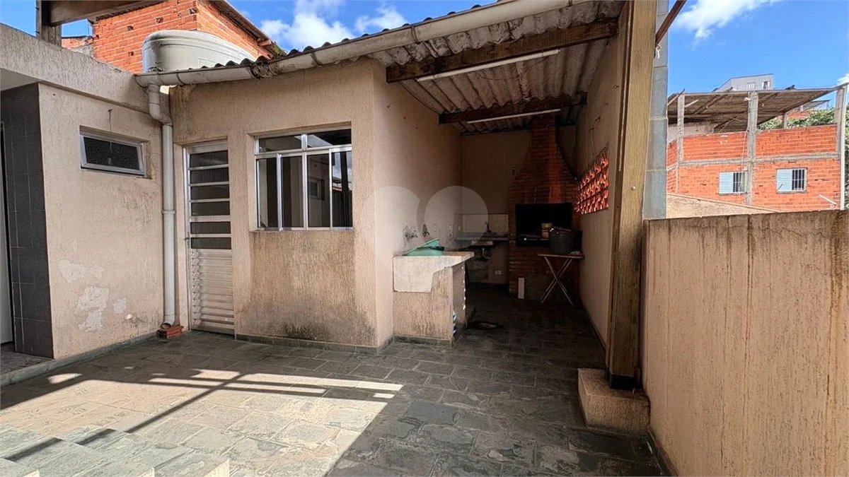 : Sobrado Amplo com Salão Comercial na Brasilândia – Pronto para o seu Negócio!