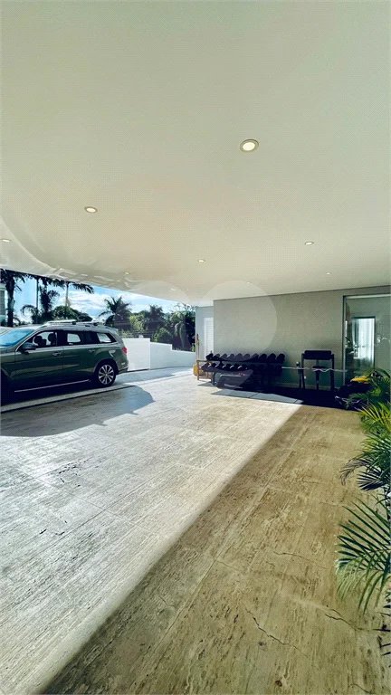 Belíssima casa à venda com 700 m² no Condomínio Tamboré, em Alphaville!!!