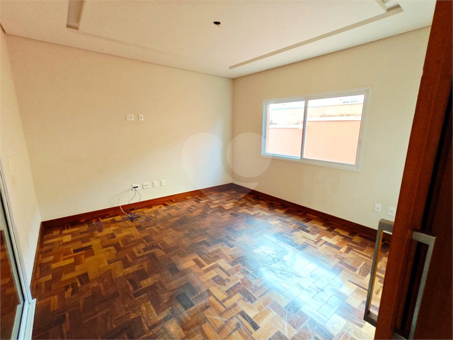 Exclusividade e Sofisticação no Swiss Park: O Sobrado Perfeito em São Carlos, com, 3 suites,2 salas, área Gourmet, persianas blackout automatizadas.