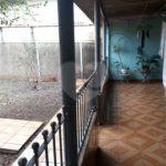 Casa térrea com amplo terreno