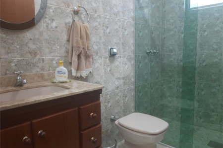 Bela casa com boa localização no bairro Portal do Sol