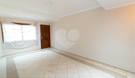 Sobrado à venda com 3 quartos, sendo 2 suítes,  em Cidade Vargas, São Paulo, SP