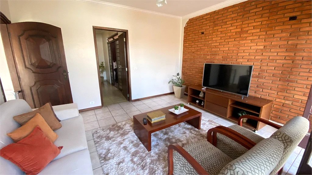 Excelente casa no Jardim Brasilia 3 dormitórios sendo 1 suíte