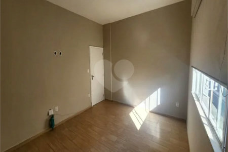Apartamento à venda no bairro Barra Funda.