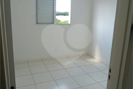 Apartamento no Condomínio Flor de Liz.
