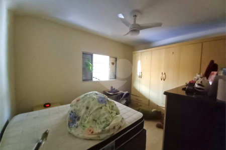 Casa terrea com 6 quartos, 2 vagas na Vila Brasilina