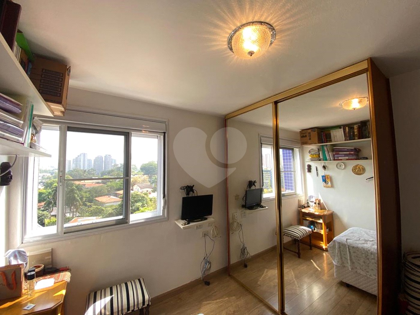 Apto 91 m - Metrô Sumaré, rua arborizada e tranquila. ótima planta, são 03 dorm 1 suite 1 vaga