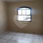 Casa com 180m², 3 dormitórios, 1 vaga, à venda na Vila Scarpelli em Santo André.