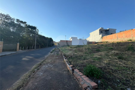 Terreno de 277m2 á venda em São Carlos.