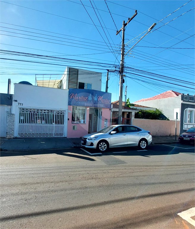 Casa residencial com ponto comercial a venda no Centro