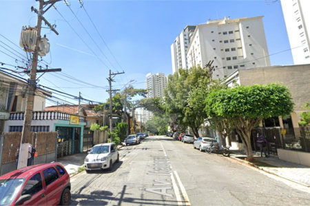 Sobrado px. Metrô Pça da Árvore