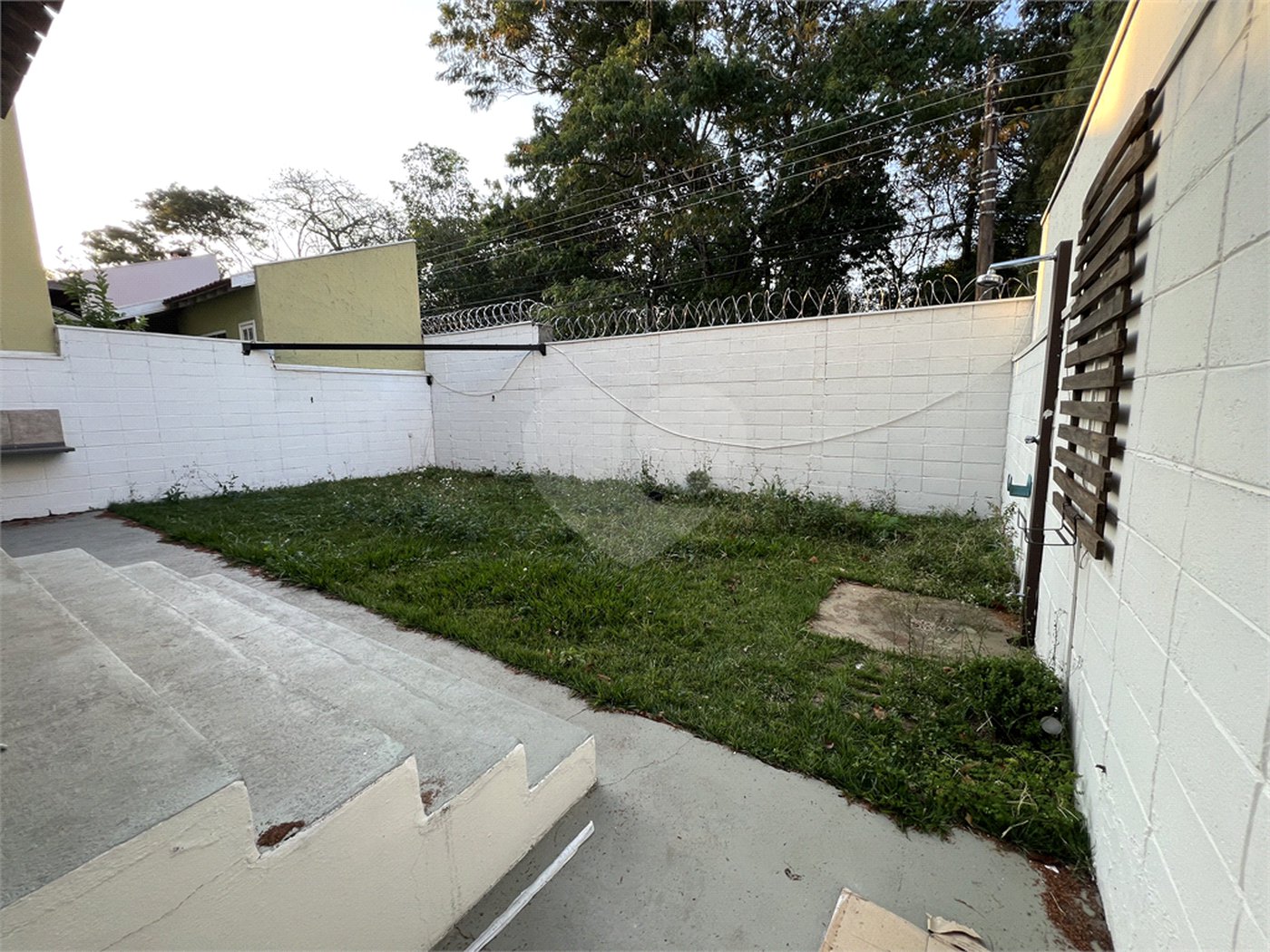 CASA COM 3 QUARTOS NO CONDOMÍNIO GRAND VILLE