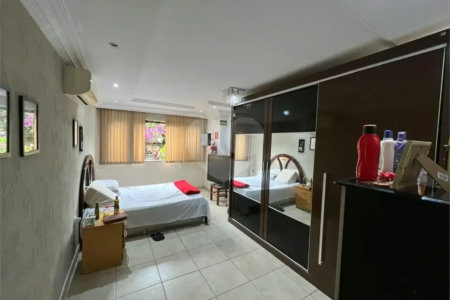 SOBRADO COM 350 M2 ( ABAIXO DO PREÇO DE MERCADO) 3 DORMITÓRIOS 3 SUÍTES SAÚDE