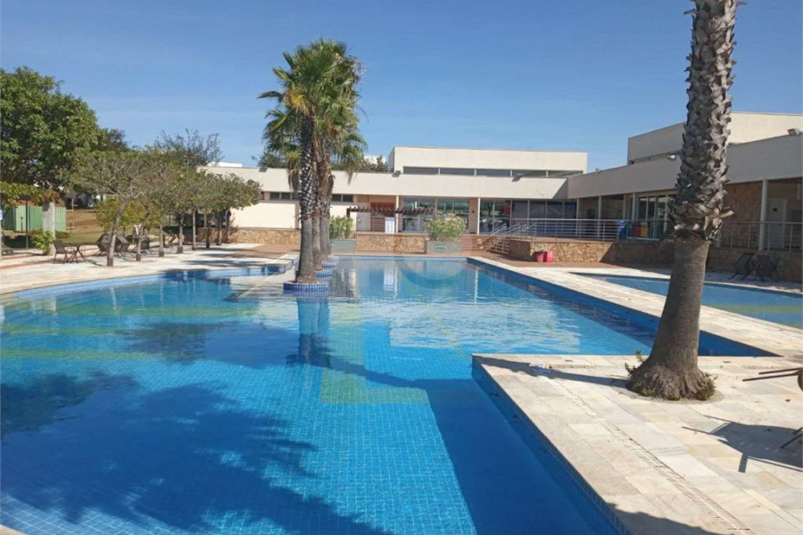 Terreno no Cyrela, plano e próximo do clube.