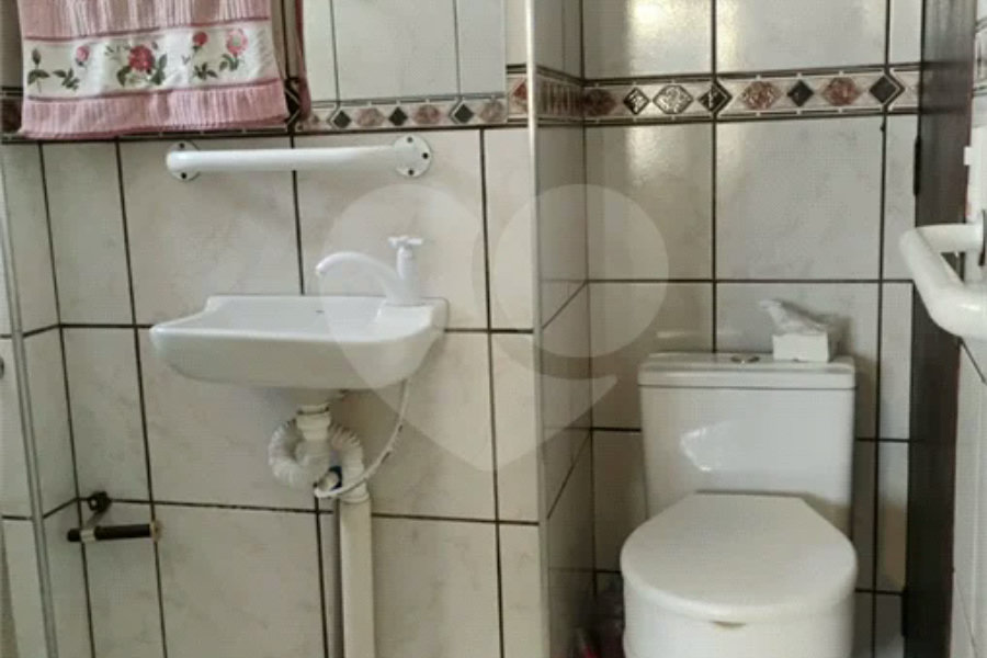 Vende-se sobrado de 3 andares na Vila Santa Catarina