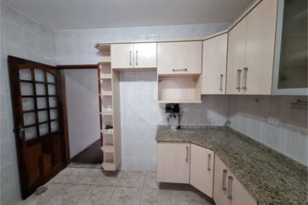 Sobrado com 2 dormitórios com 2 vagas de garagem