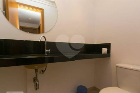 Cobertura duplex à venda na Mooca de 277m² com 3 dormitórios, 1 suíte e 3 vagas.
