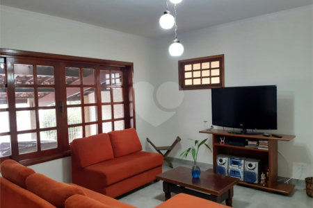 CASA A VENDA NO BAIRRO JARDIM ALVORADA COM 3 DORMITORIOS, 1 SUITE, 3 VAGAS, METRAGEM 250M², Sjc