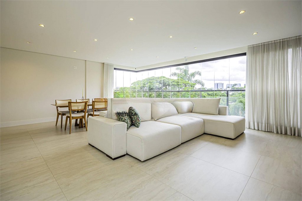 Cobertura duplex 273m² com 3 suítes no coração do Cidade Jardim